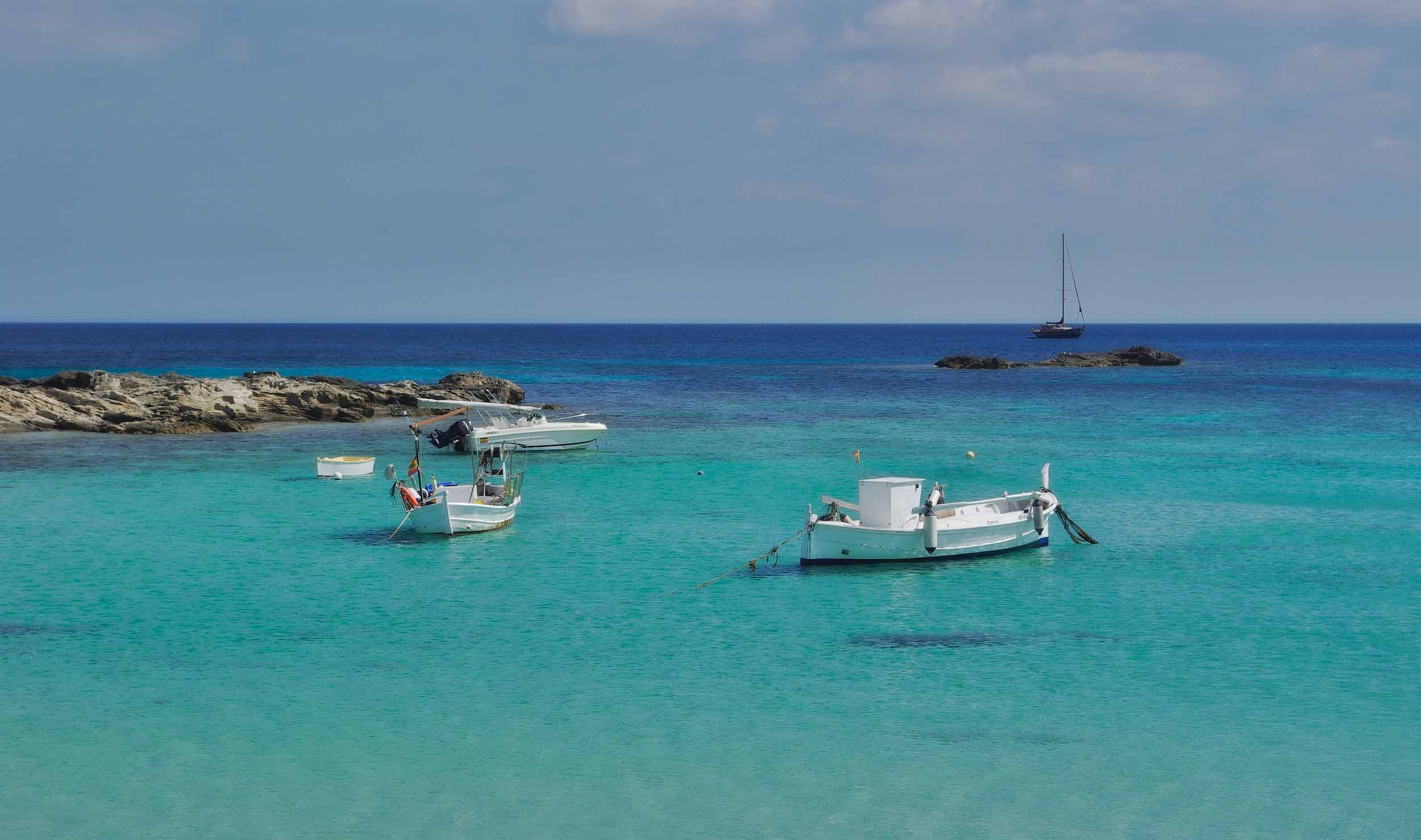 Navigare a Formentera: ormeggi, ancoraggi e consigli utili 